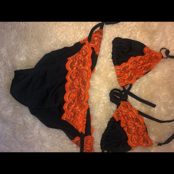 Bikini - Picture 2 of 3